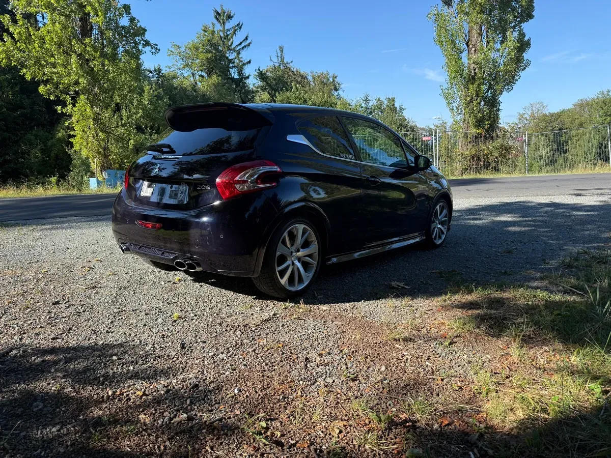 Peugeot 208 2014 photo 3