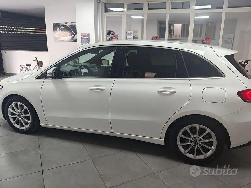 Mercedes-Benz B 180 2019 photo 3