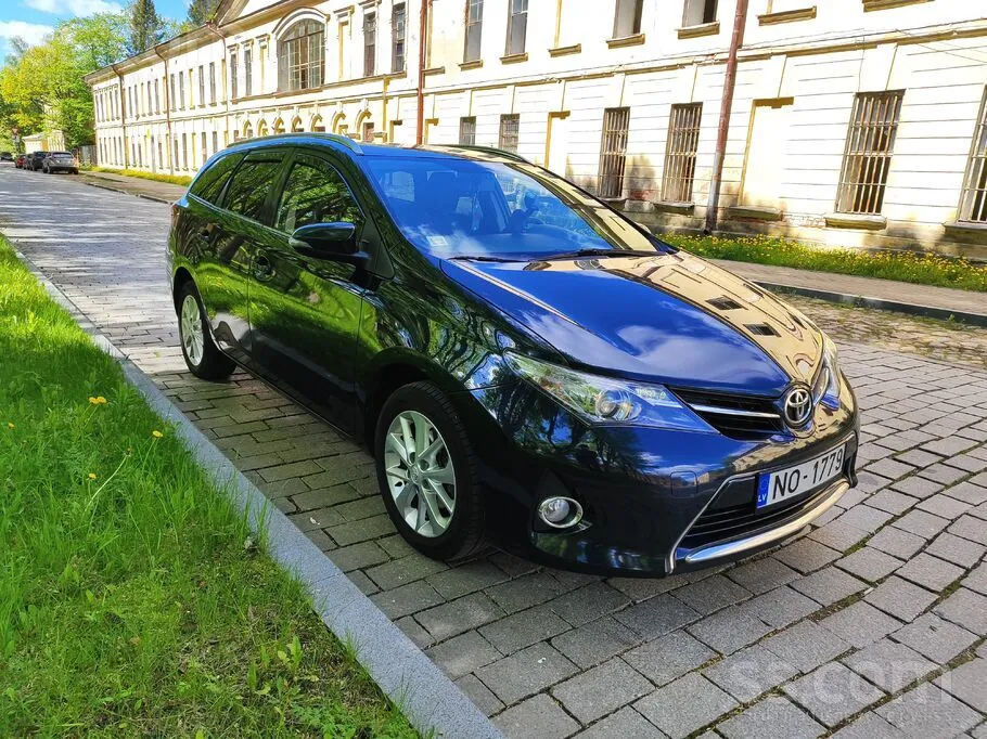 Toyota Auris 2013 photo 4
