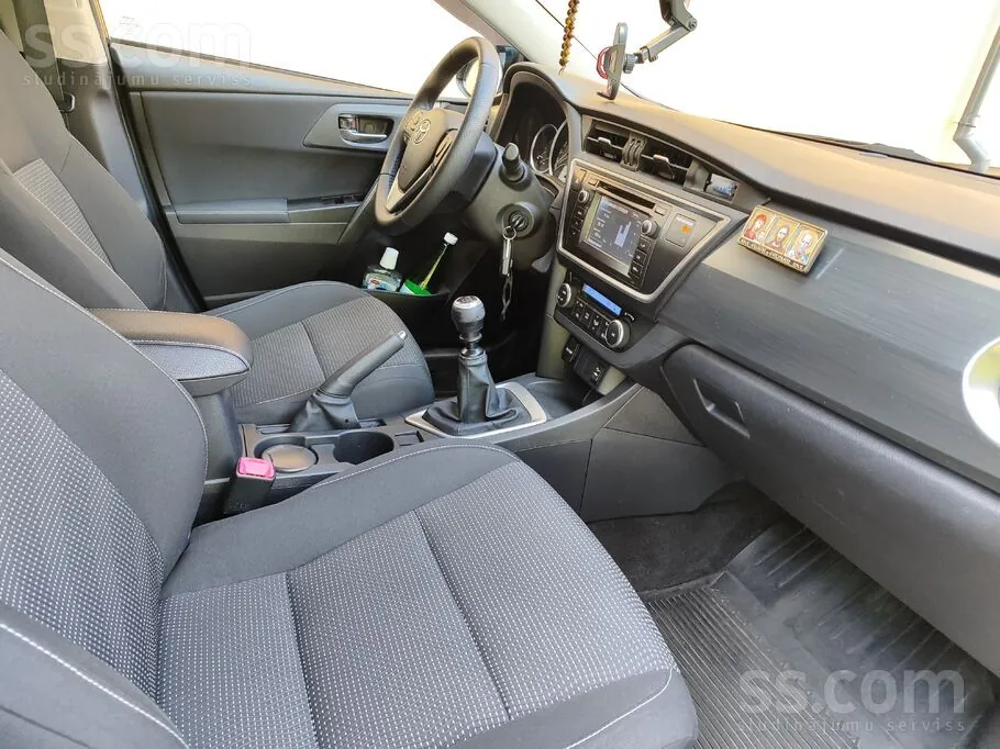 Toyota Auris 2013 photo 5