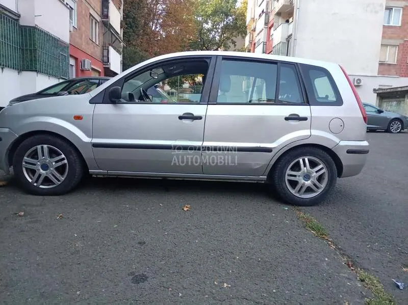 Ford Fusion 2002 photo 4