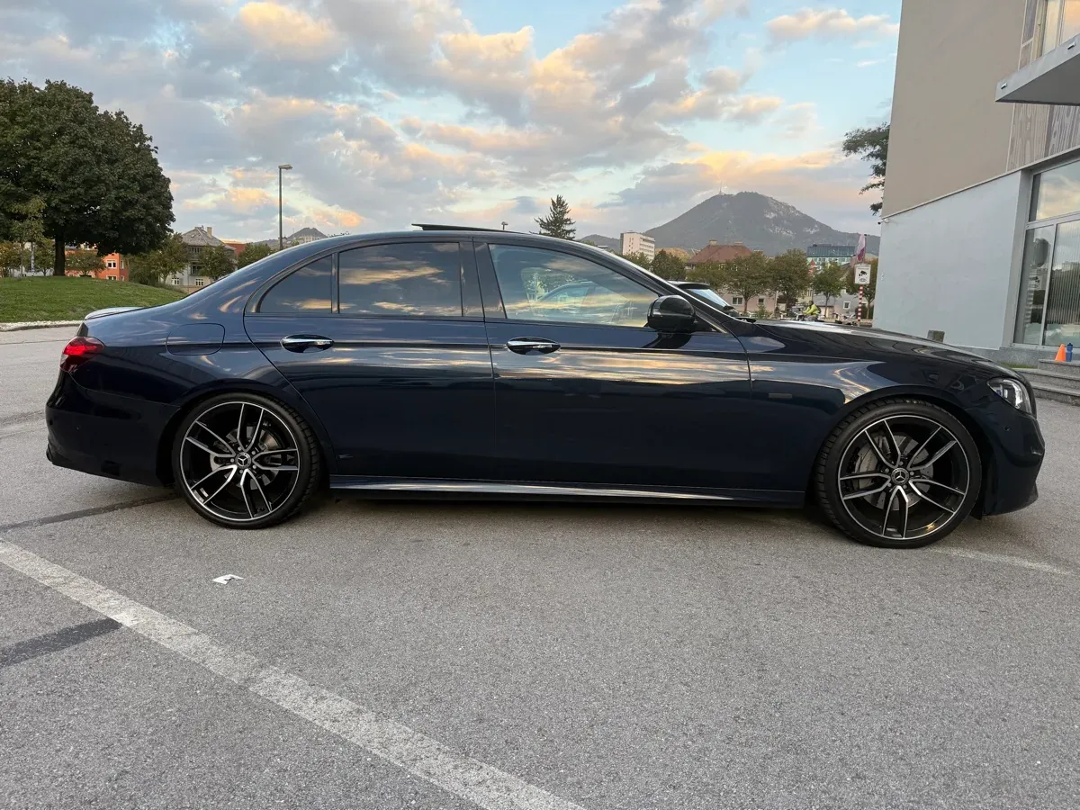 Mercedes-Benz E-Class 2023 photo 3