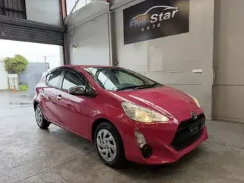 Toyota Aqua 2016 photo 2