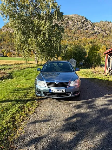 Skoda Octavia 2011 photo 2