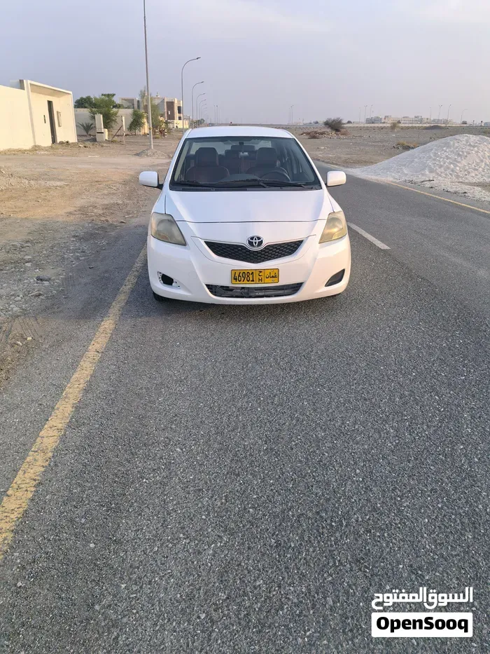 Toyota Yaris 2011 photo 2