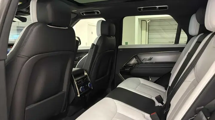 Land Rover Range Rover Sport 2025 photo 4