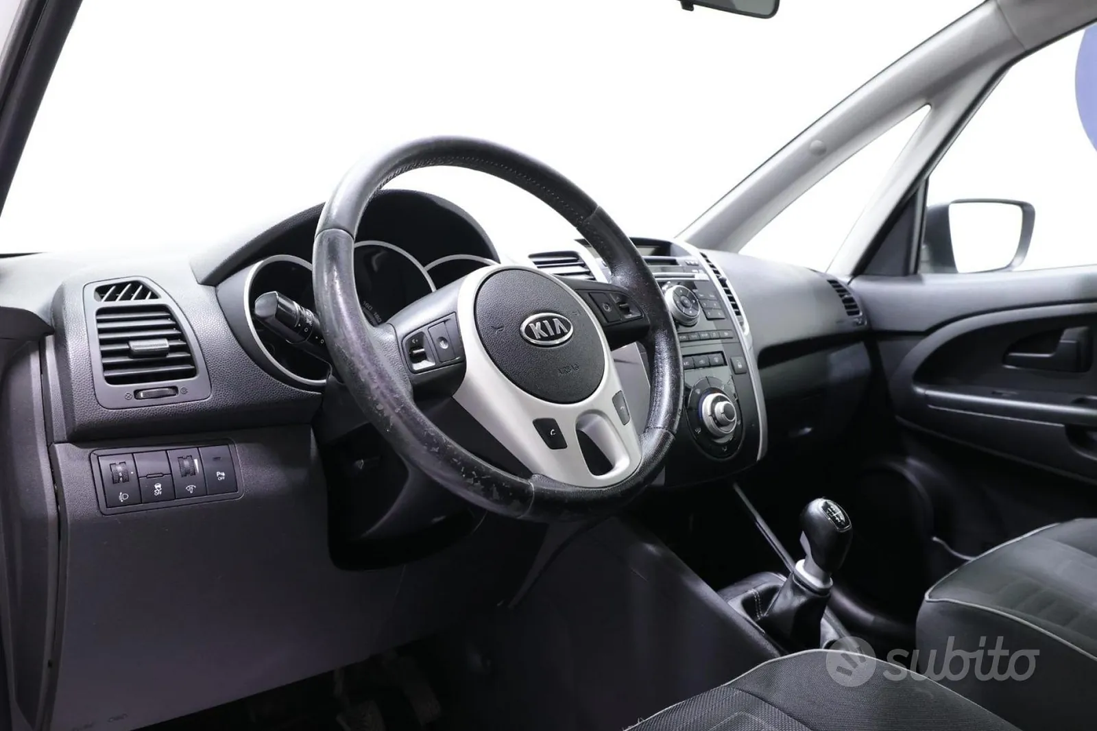 Kia Venga 2011 photo 5