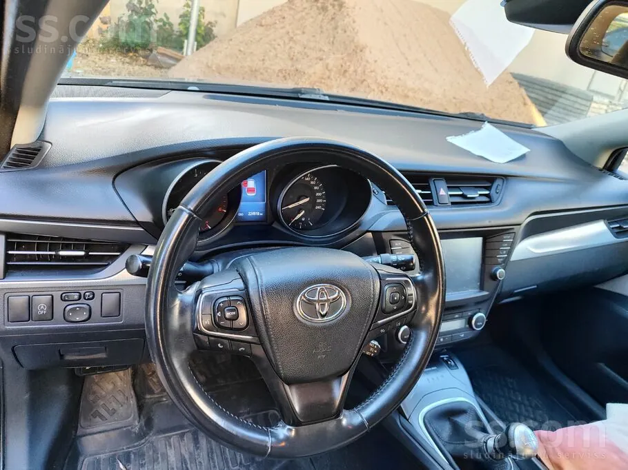 Toyota Avensis 2016 photo 5