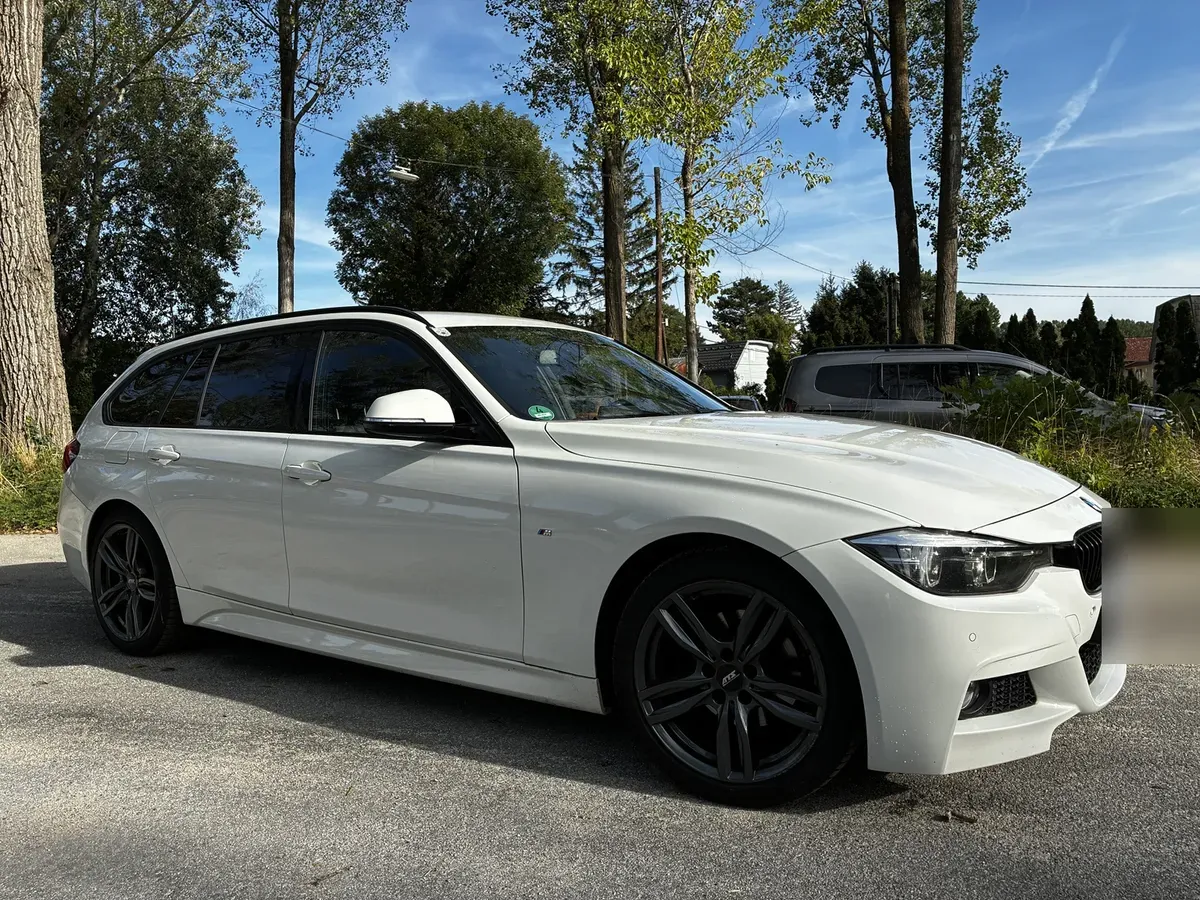 BMW 3 Series 2018 photo 2