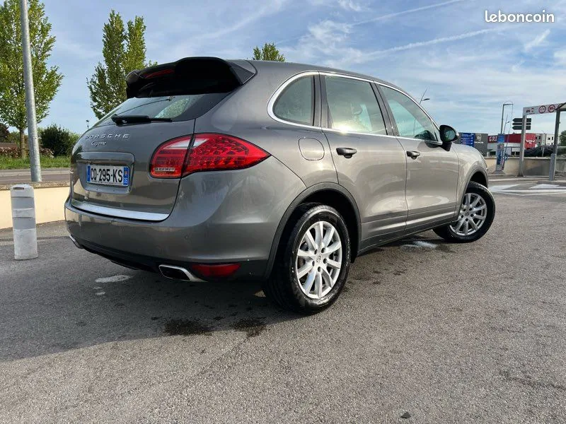 Porsche Cayenne 2013 photo 2