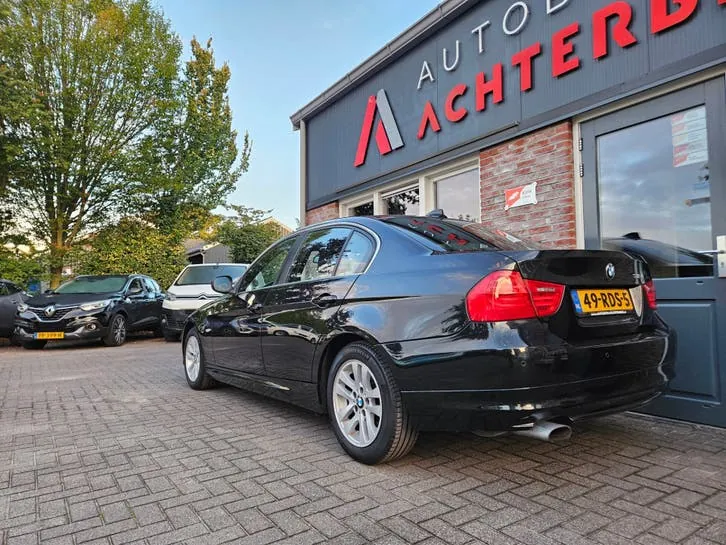 BMW 3 Series 2011 photo 3