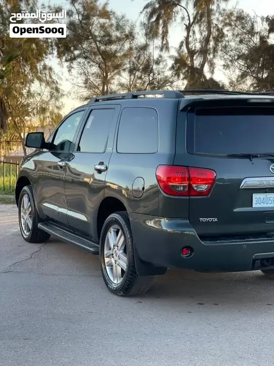 Toyota Sequoia 2010 photo 3