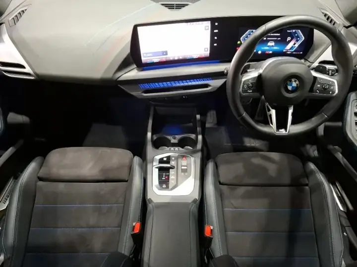 BMW 1 Series 2025 photo 3