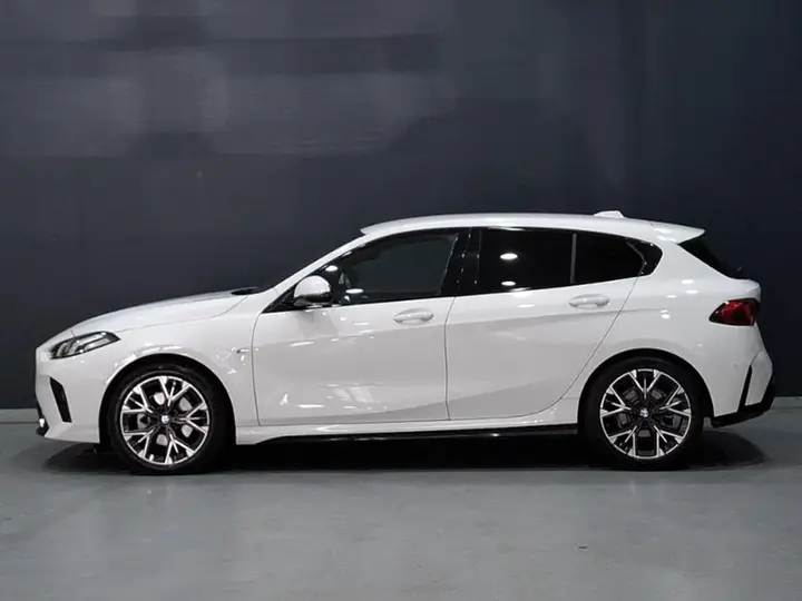 BMW 1 Series 2025 photo 4
