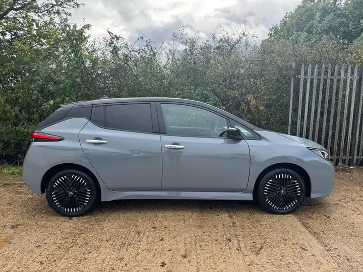 Nissan Leaf 2022 photo 2