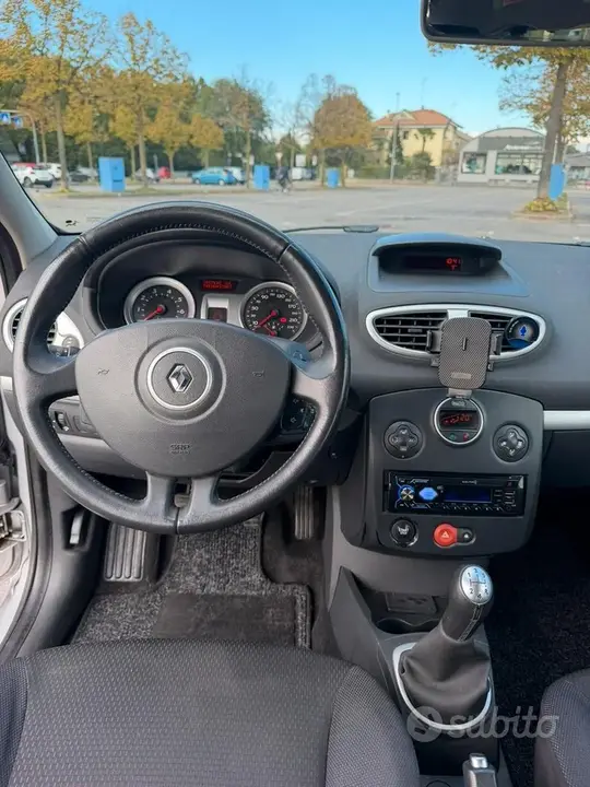Renault Clio 2006 photo 4