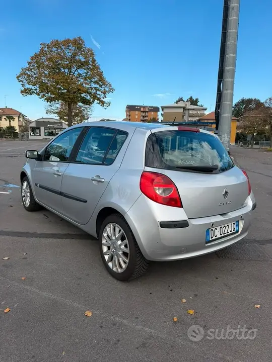 Renault Clio 2006 photo 3