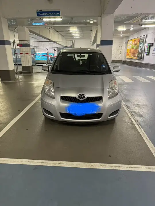 Toyota Yaris 2010 photo 2