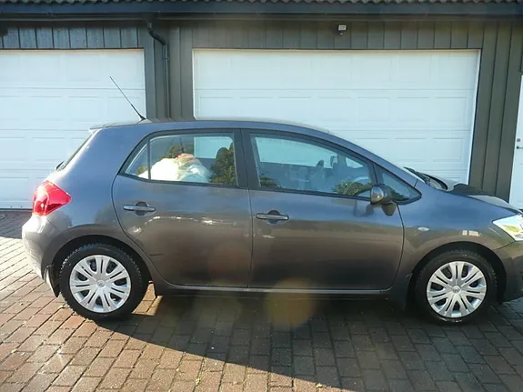Toyota Auris 2007 photo 2