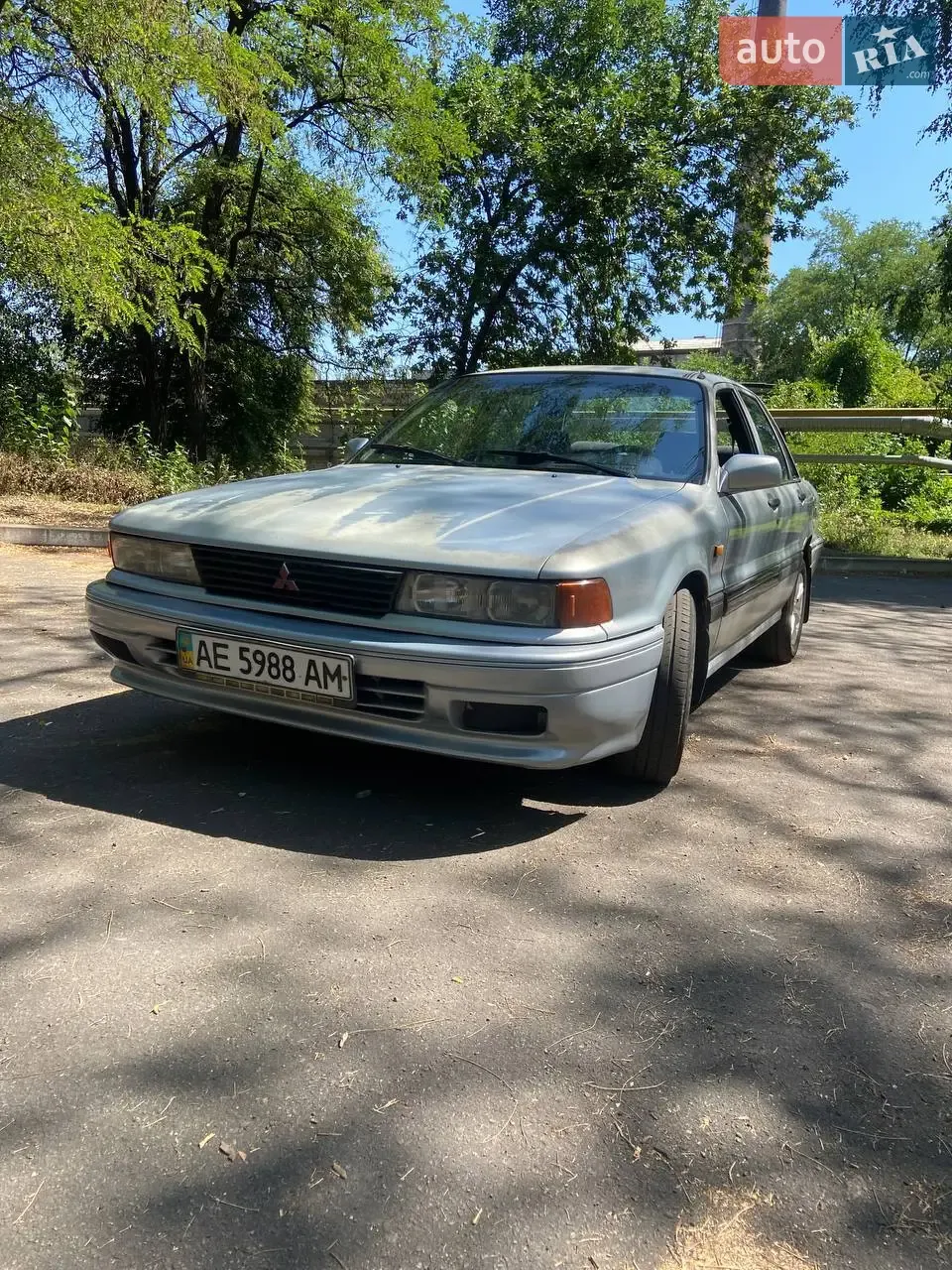 Mitsubishi Galant 1992 photo 3
