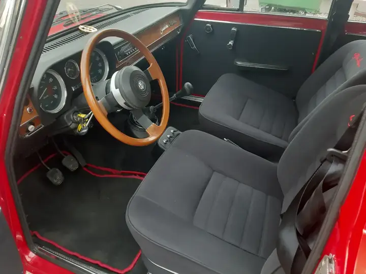 Alfa Romeo Giulia 1971 photo 3