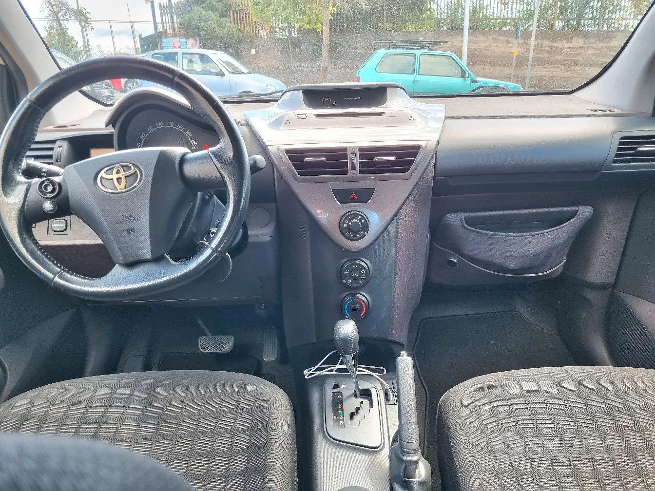 Toyota Iq 2010 photo 4