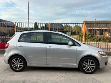 Volkswagen Golf 2010 photo 2