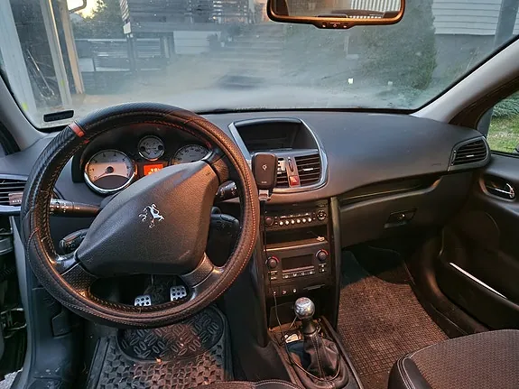 Peugeot 207 2007 photo 4