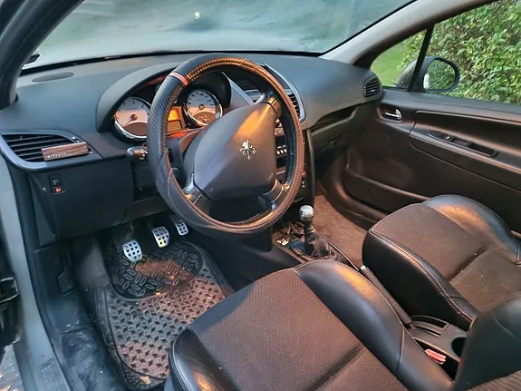 Peugeot 207 2007 photo 3