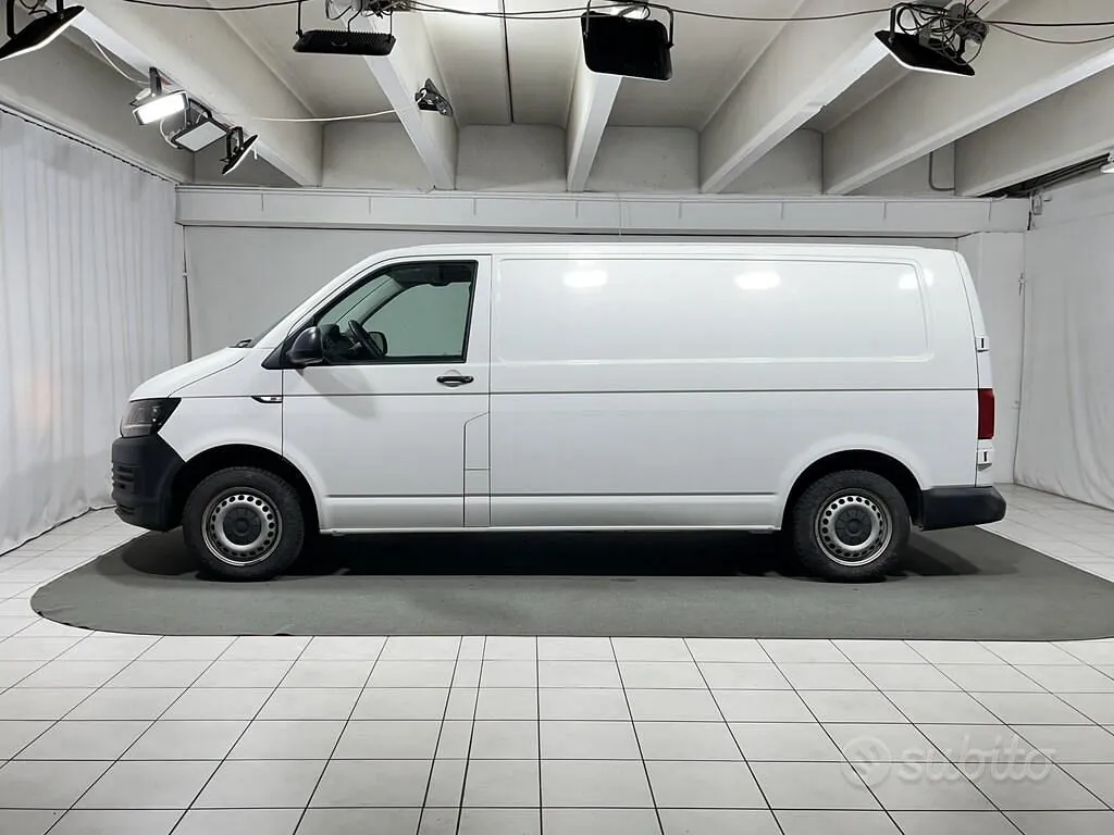Volkswagen Transporter 2018 photo 2