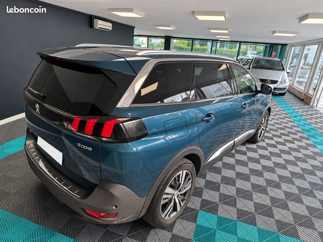Peugeot 5008 2023 photo 3