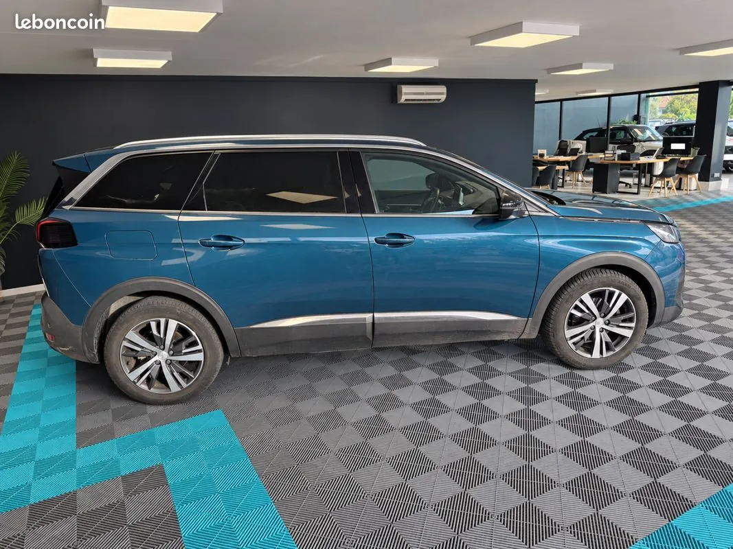Peugeot 5008 2023 photo 2