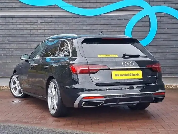 Audi A4 Avant 2023 photo 2
