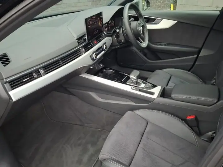 Audi A4 Avant 2023 photo 5