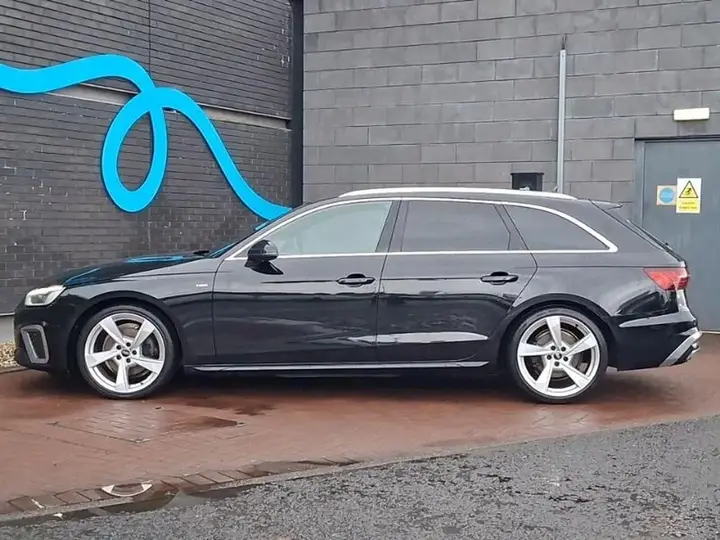 Audi A4 Avant 2023 photo 4