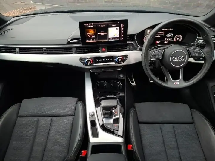Audi A4 Avant 2023 photo 3