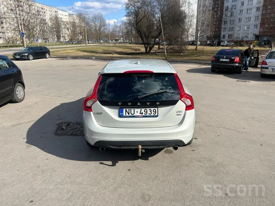 Volvo V60 2011 photo 2