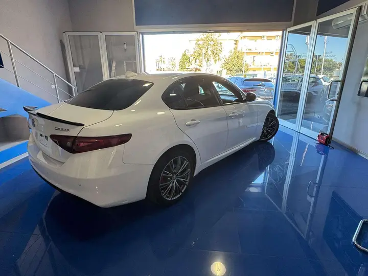 Alfa Romeo Giulia 2018 photo 5