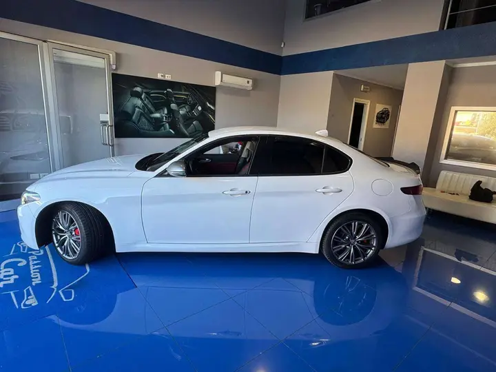 Alfa Romeo Giulia 2018 photo 4