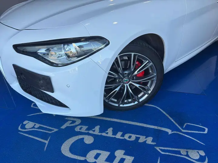 Alfa Romeo Giulia 2018 photo 2