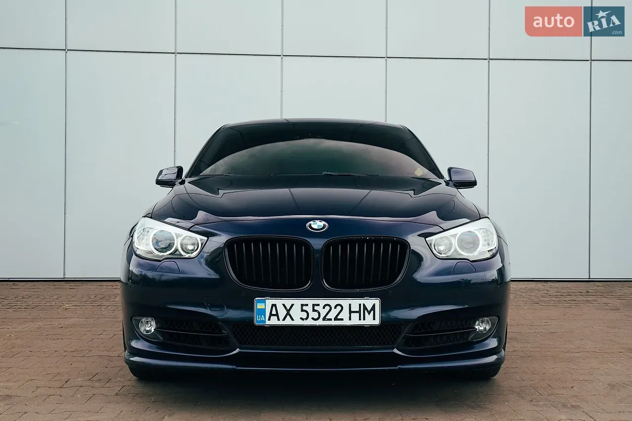 BMW 5 Series 2010 photo 2