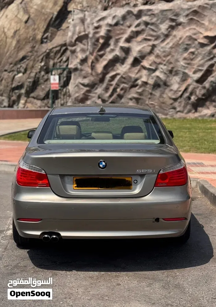 BMW 523I 2010 photo 4