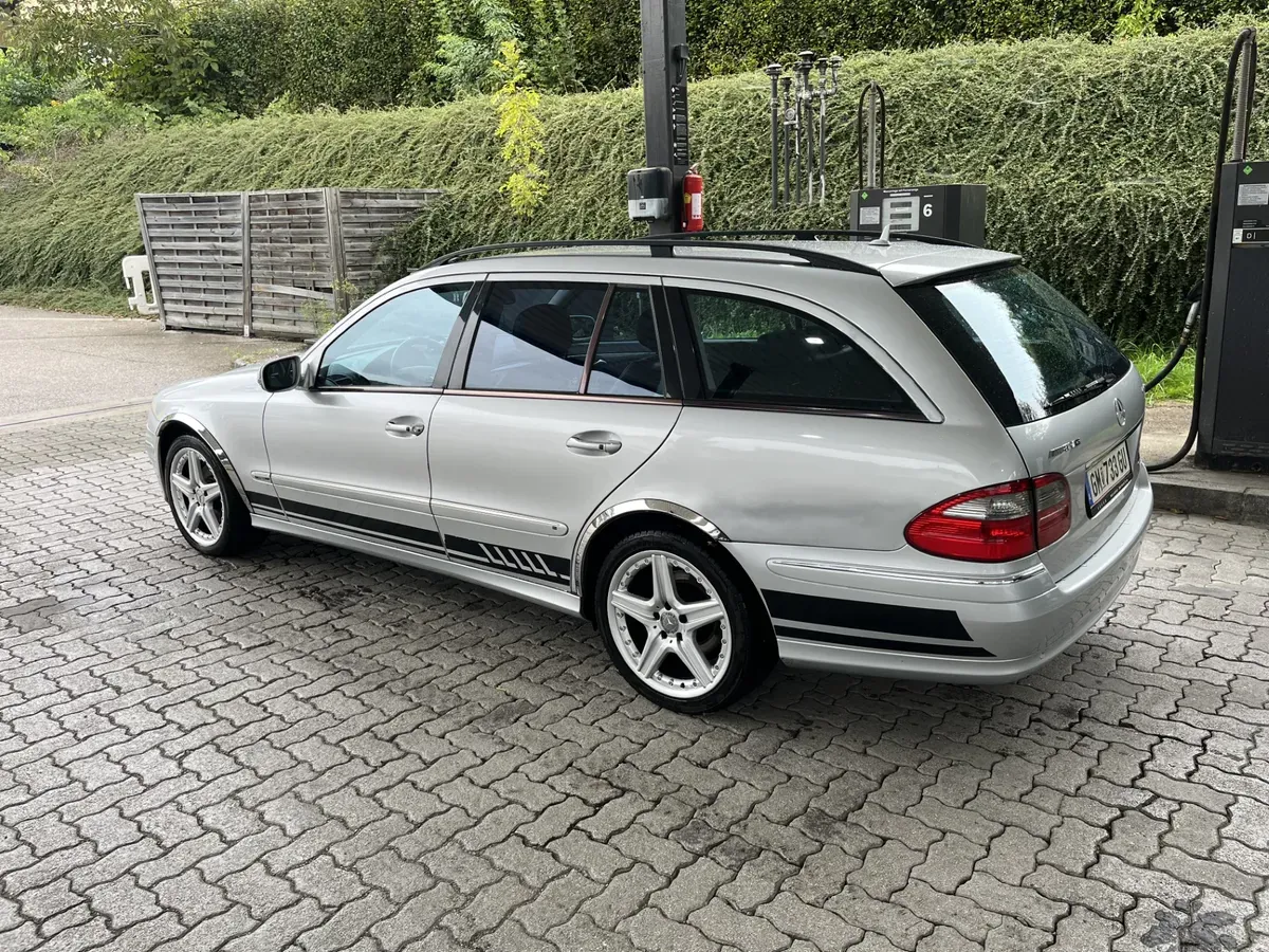 Mercedes-Benz E-Class 2007 photo 2