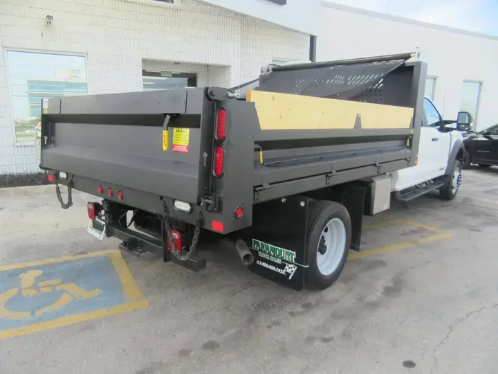 Ford F-550 2023 photo 3