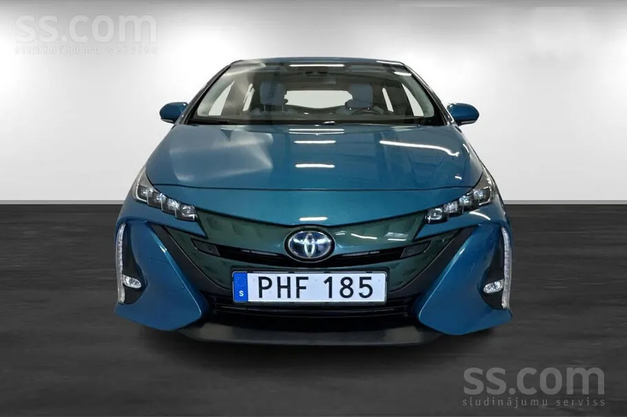 Toyota Prius 2017 photo 2