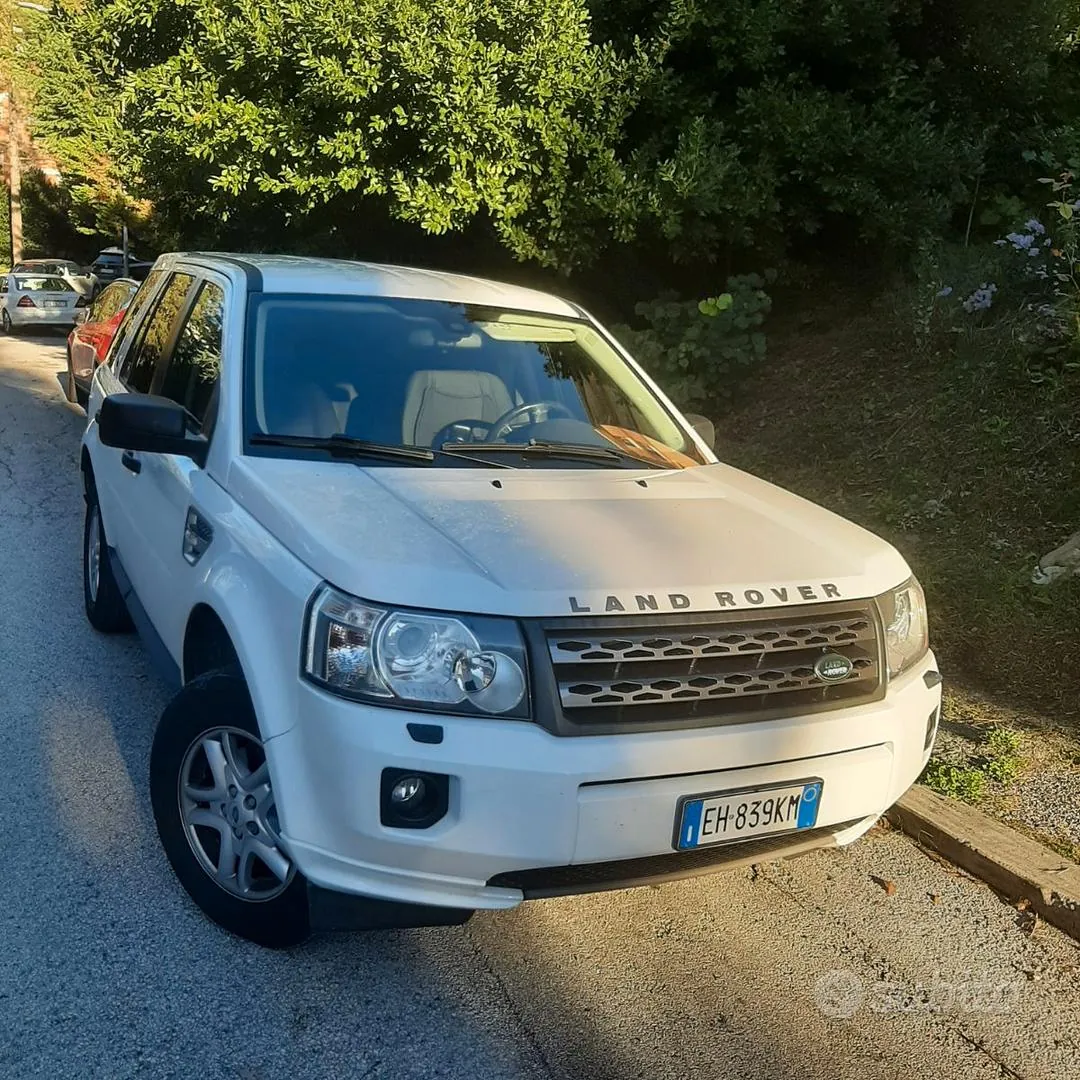 Land Rover Freelander 2011 photo 4