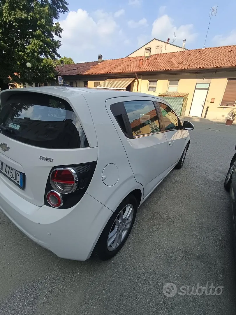 Chevrolet Aveo 2012 photo 4