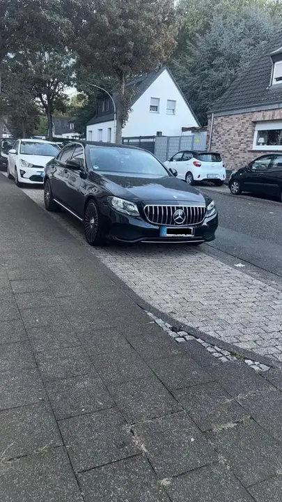 Mercedes-Benz E 220 D