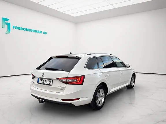 Skoda Superb 2018 photo 5