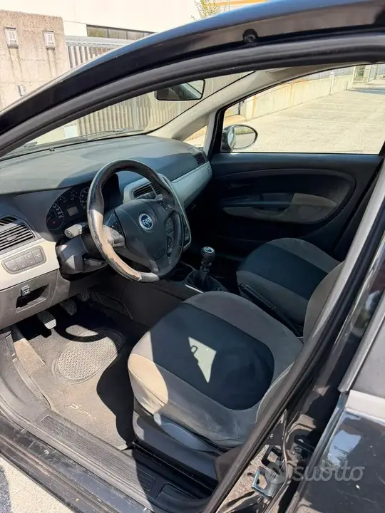 Fiat Grande Punto 2006 photo 4